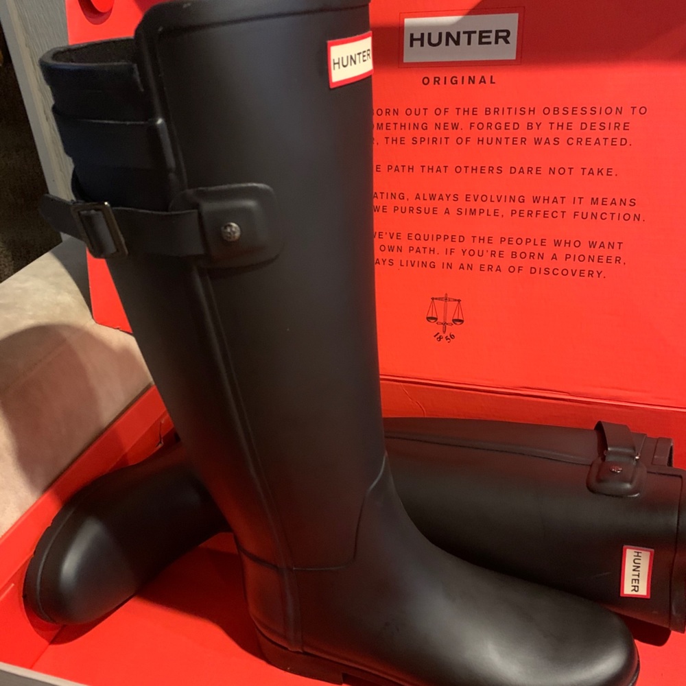 NIB. Matte Black Hunter Original Refined Rain Boot